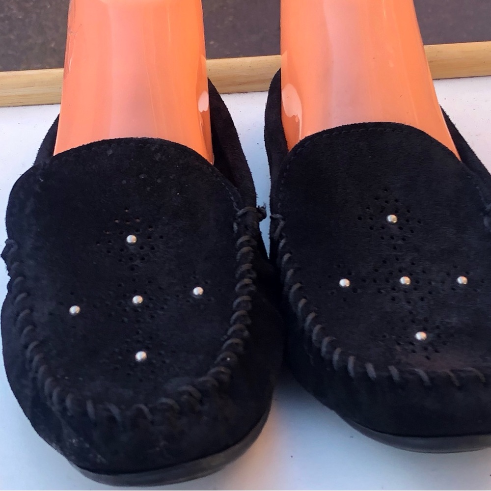 Minnetonka 430S Women’s Black Suede Leather Studs Mules Dlip on Shoes Size 10 - Picture 3 of 12